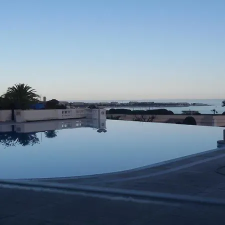 Renove, Piscine A Debordement, Vue * 칸느