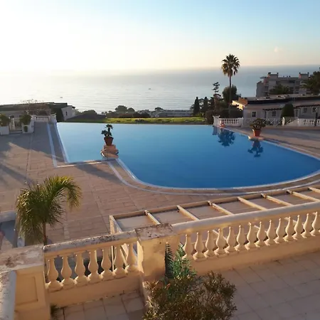 Renove, Piscine A Debordement, Vue 아파트